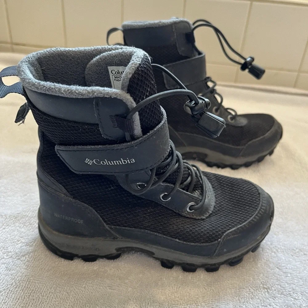 Columbia Hyper-Boreal Black Omni-Heat Waterproof Boots Size Youth 11 BC0127-010